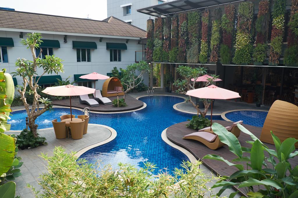 Patra Bandung Hotel Exterior foto