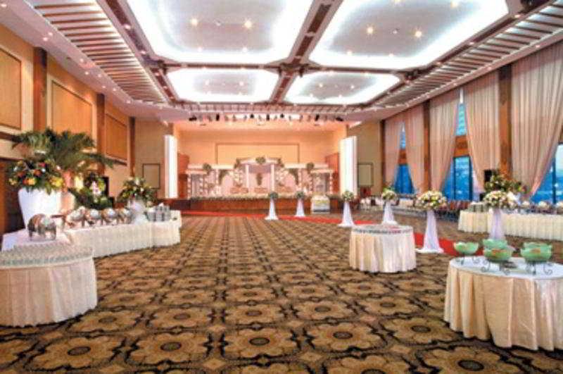Patra Bandung Hotel Exterior foto